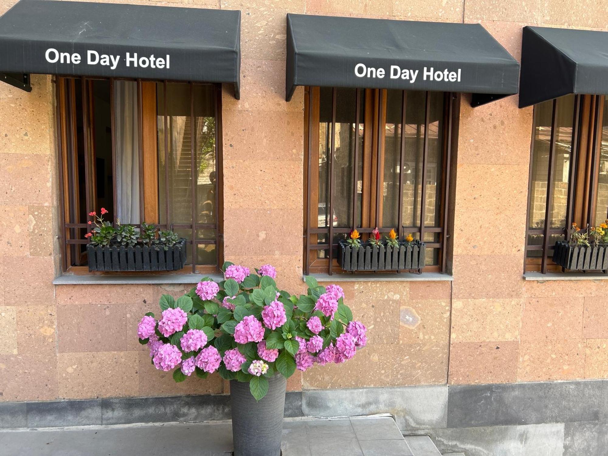 One Day Hotel Jerevan Buitenkant foto